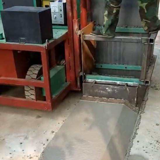 全自動路肩滑模機產(chǎn)品展示